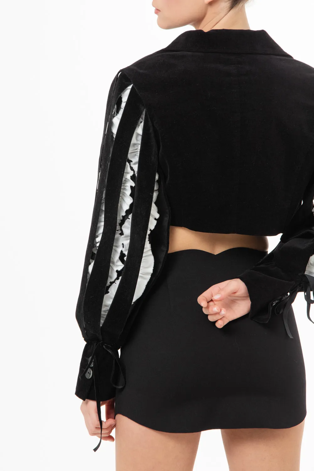 Cropped jacket with voluminous cut sleeves