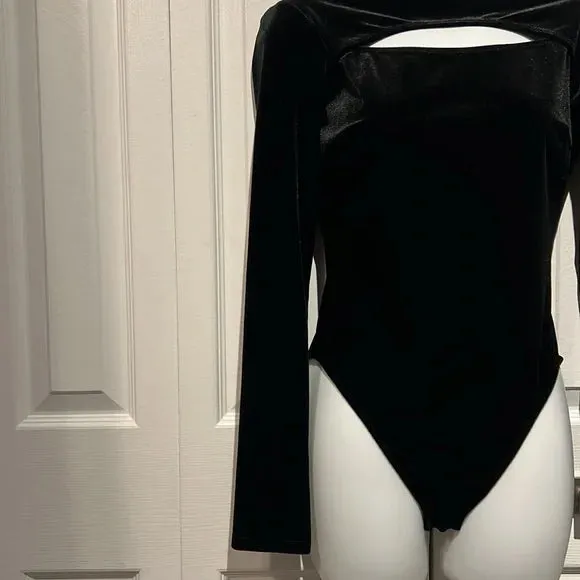 La Senza Black Velour Long Sleeve Open Back Bodysuit Size S NWT