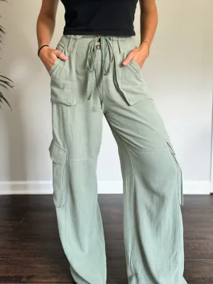 Relaxed Fit Green Cargo Pants