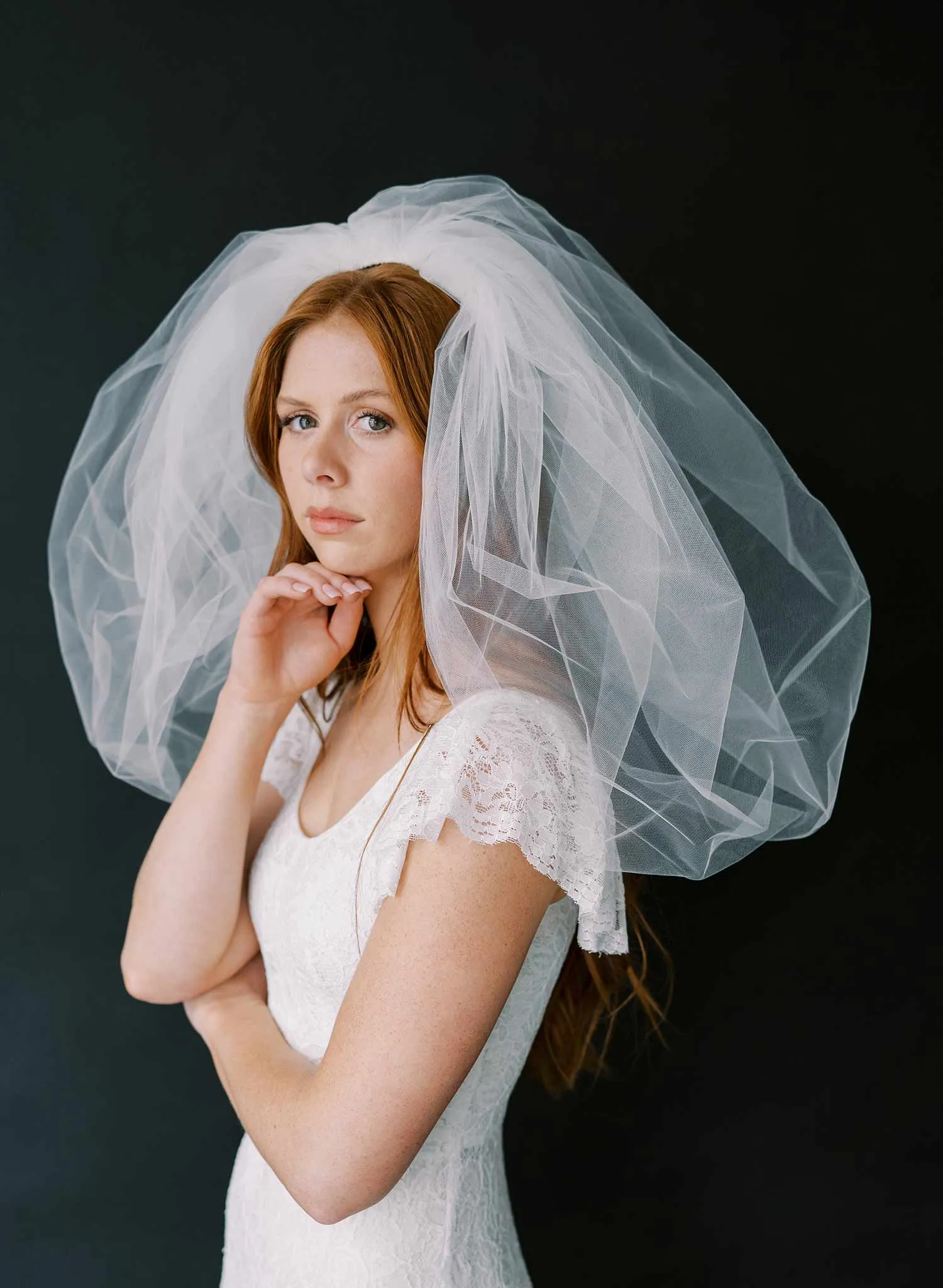 Voluminous short bubble veil - Style #2357
